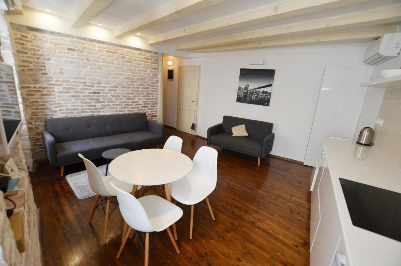 Grisia Apartments โรวีน ภายนอก รูปภาพ