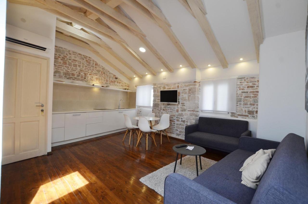 Grisia Apartments โรวีน ภายนอก รูปภาพ